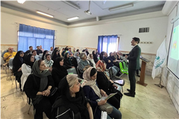 آخرین جلسه نشست اولیا و تجلیل از دانش‌ آموزان برتر پایه دهم